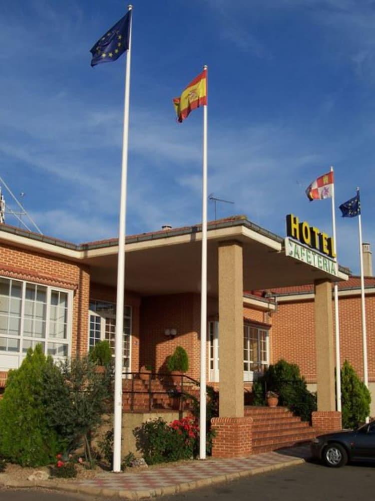 Mlc Benavente Hotel Eksteriør billede